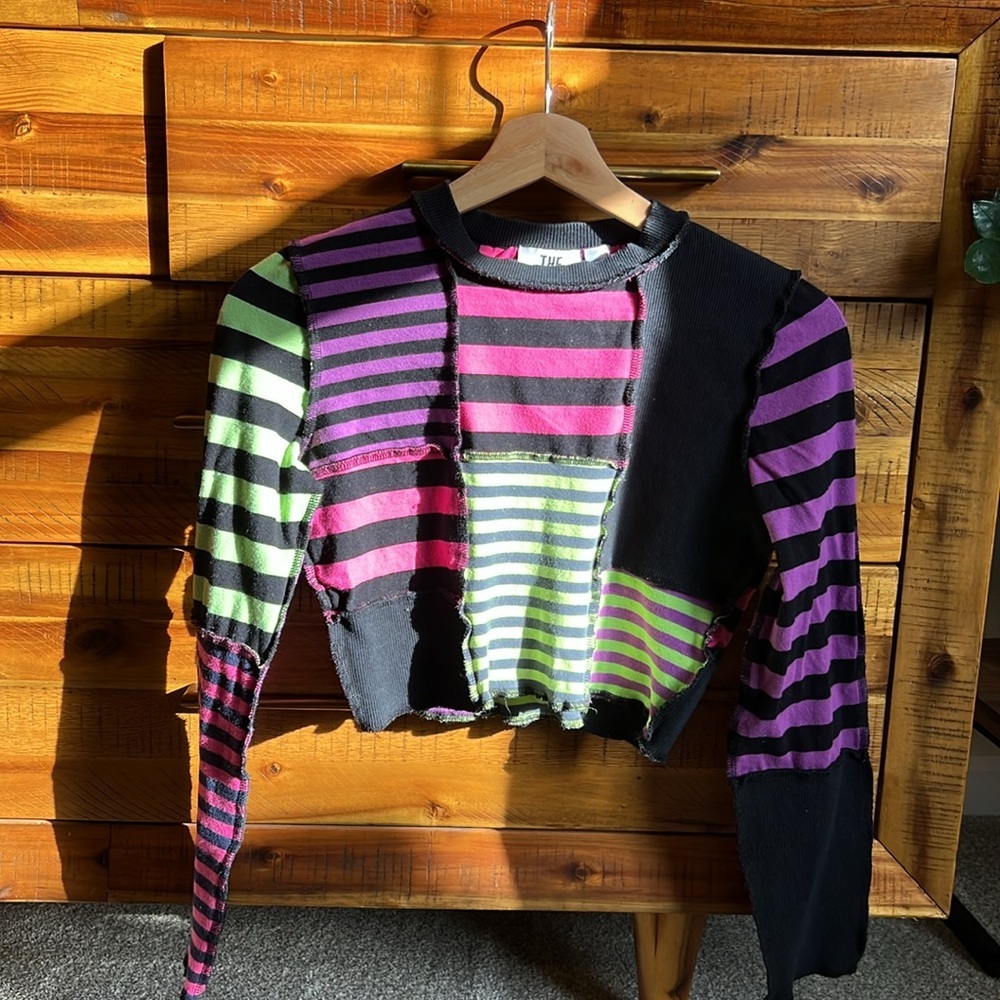 THE RAGGED PRIEST Y2K Vibes Multicolor Punch Patchwork along Sleeve Crop Top - Picture 4 of 7